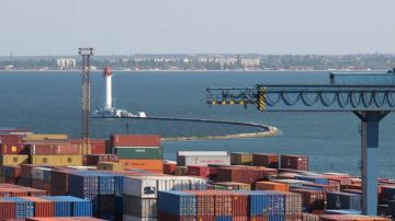На Украине полностью остановили судоходство на фоне ударов ВС РФ, заявил министр аграрной политики страны Тарас Высоцкий