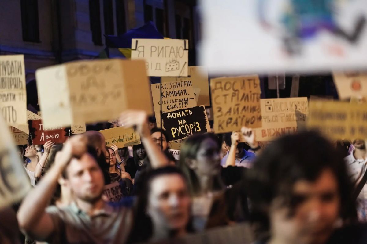 Не спрашивайте «А нас за що»: Митинги «соросят» идут под лозунгом «Убивать русских»