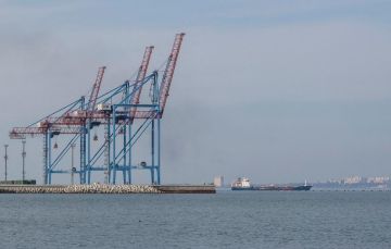 Украина потеряет около двух млрд долларов из-за приостановки захода судов в порты