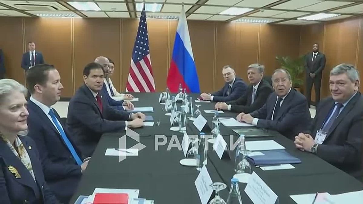 «Говорите громче», — перед началом встречи с Рубио Сергей Лавров дал напутствие журналистам, которые засыпали вопросами про Иран и Украину
