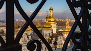 «Они там бесноватые»: епископ прокомментировал вышиванки вместо облачения мощей в Киево-Печерской лавре