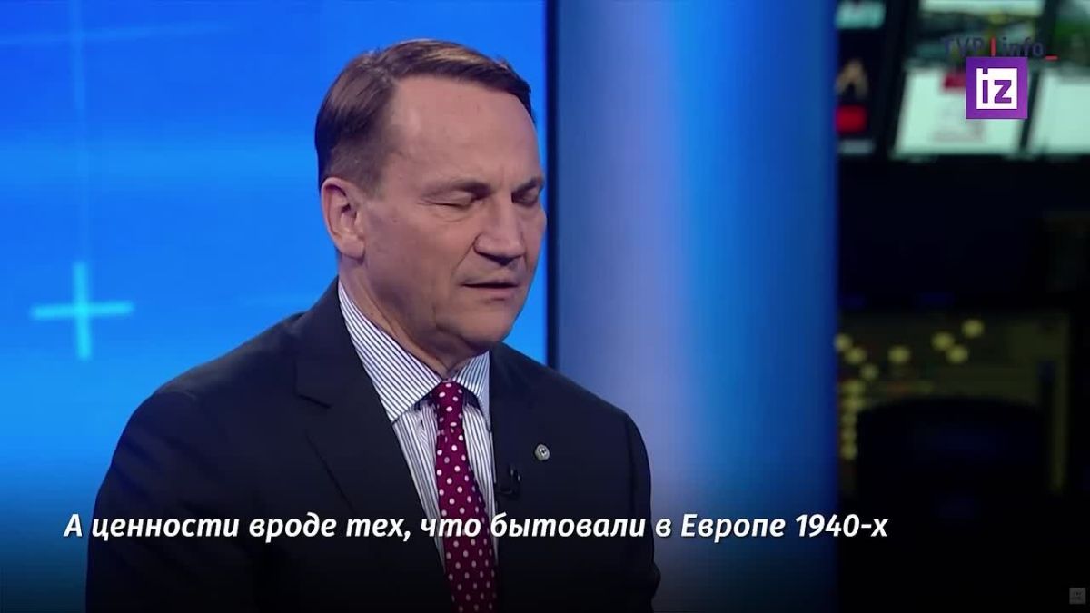 "Сердечно предостерегаю от этого": глава МИД Польши Радослав Сикорский порекомендовал украинцам отказаться от включения Степана Бандеры в национальный "пантеон героев"