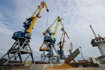 МВФ: Прекращение судоходства через порты Украины может привести к девальвации гривны