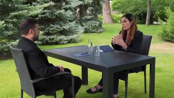 «Я никогда не употреблял кокаин вместе с президентом Франции Эммануэлем Макроном», — Зеленский