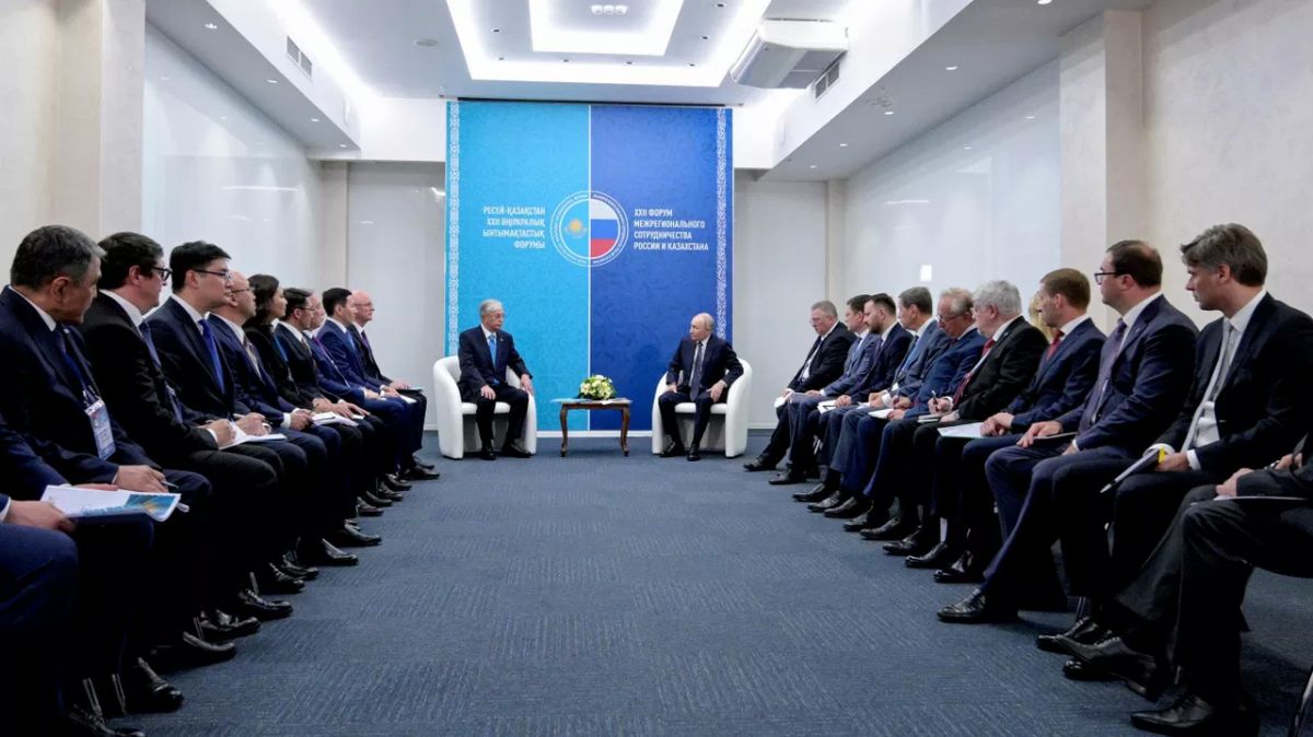 Путин и Токаев обсудили ситуацию на Украине
