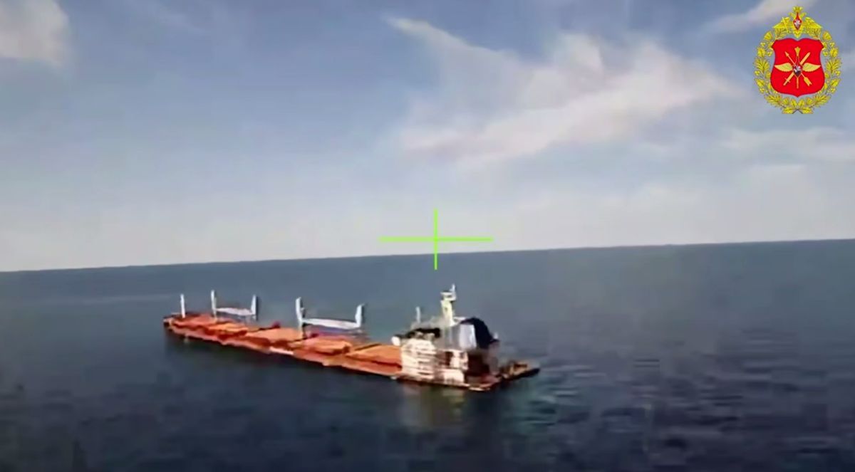 Российские военные ударили по балкеру с грузом для ВСУ в Черном море