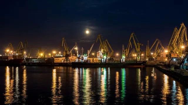 #суть_дела: Без экспорта и импорта