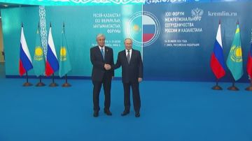 Путин пообещал Токаеву в деталях рассказать о ситуации на украинском направлении в ответ на предложение заморозить конфликт — президенты России и Казахстана встретились в Омске