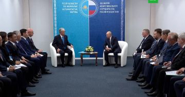 Токаев на встрече с Путиным предложил заморозить конфликт на Украине