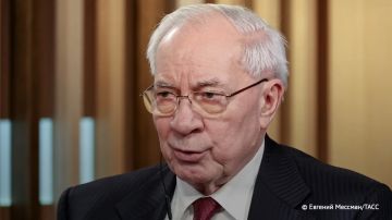 Усиление курса на нацификацию Украины прошло незамеченным в Европе, заявил ТАСС Николай Азаров