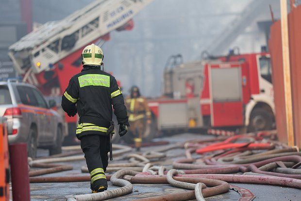 Губернатор Паслер сообщил о пожаре на стоянке в Екатеринбурге после атаки ВСУ