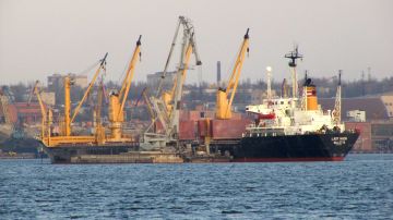 Судно тонет под Одессой, "Зеленский убил моряка", взрывы в Николаеве и Запорожье. Новости СВО