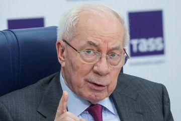 Азаров: За перестановками в ВСУ стоят спецслужбы США и Великобритании