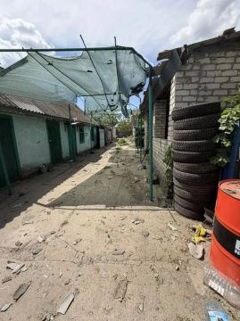 За прошедшие сутки киевские террористы убили одного мирного жителя Херсонской области, три человека получили ранения, сообщает губернатор Херсонской области Владимир Сальдо