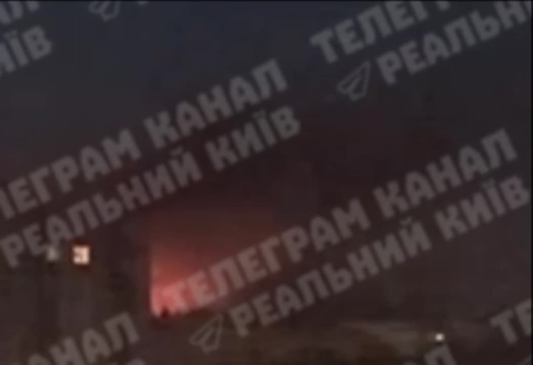 В Киеве после прилетов начался пожар
