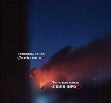 В Киеве разгорается мощный пожар после прилётов