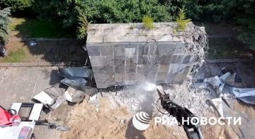 В польских Пыжицах снесли памятник советским воинам