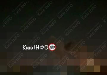 Первые кадры взрывов и результатов прилётов баллистических ракет по Киеву