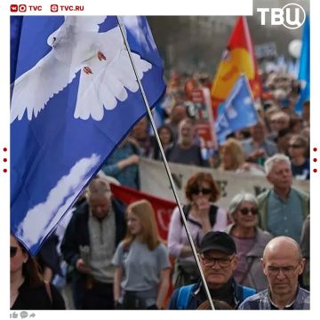 Массовая демонстрация за мир и против поставок оружия Украине проходит в Берлине