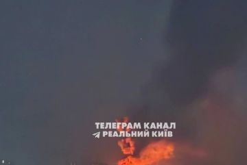 В Киеве начались сильные пожары после баллистического удара