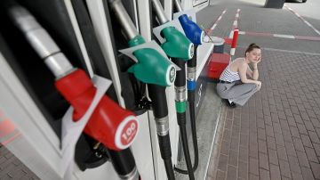 Украинцы будут заправляться по 100 гривен за литр: что происходит с дизелем и бензином