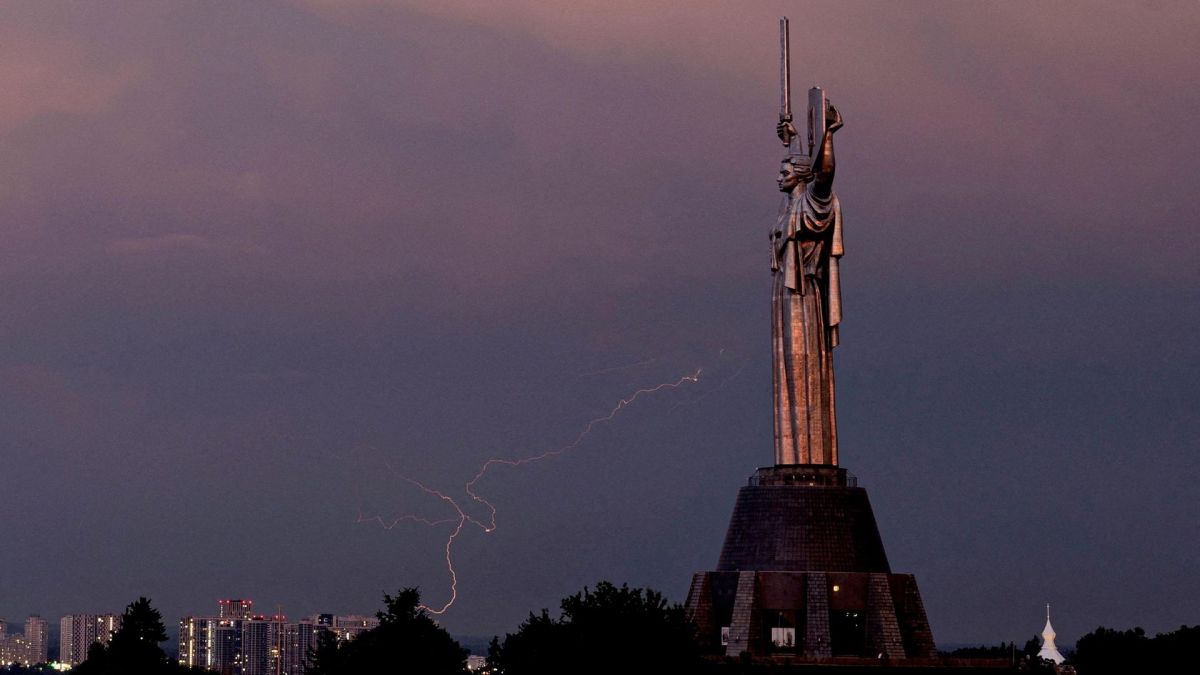 "Надо дожить до слома логистики ВСУ": Бавырин о геополитике, зиме и фатальных последствиях для Киева