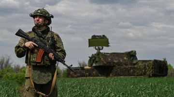 "В окружении рискует оказаться 500 квадратных километров": Онуфриенко о маневрах группы "Север"