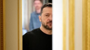 Мендель: Зеленский больше других получает выгоду от конфликта на Украине