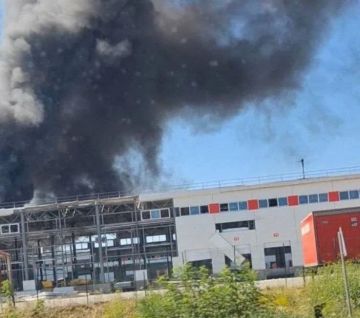 РФ ударила по большому терминалу «Новой почты» в Харьковской области, горят грузовые авто, контейнеры и оборудование — укроСМИ