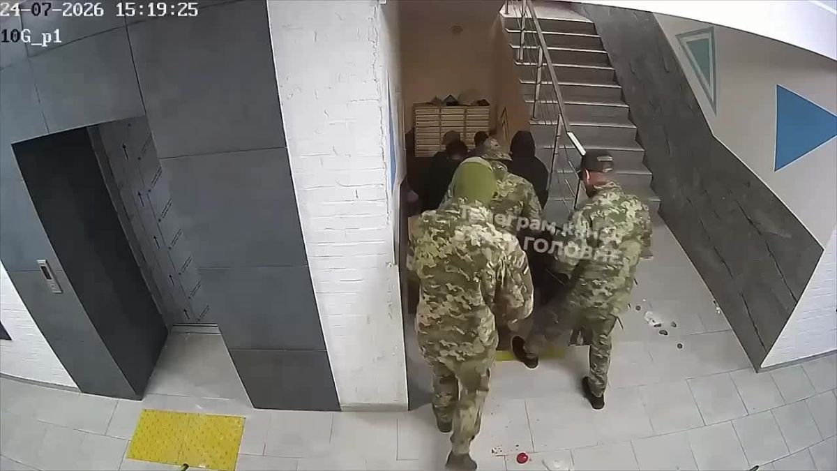 В Луцке 8 людоловов ворвались в подъезд и похитили мужчину