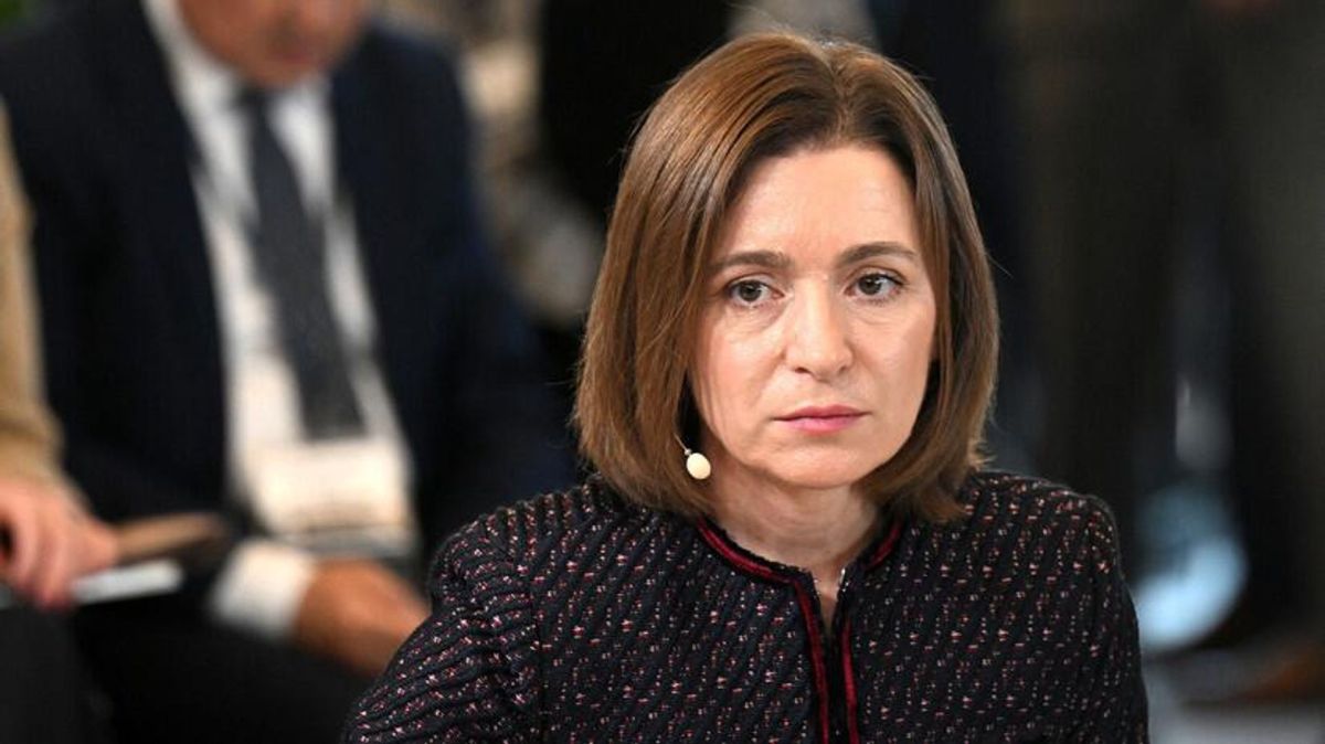 Зеленский направил Санду полотенце за 76 тысяч рублей
