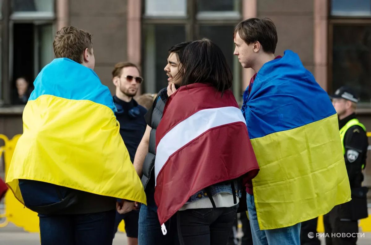 В Латвии призвали больше пить, чтобы поддерживать Украину
