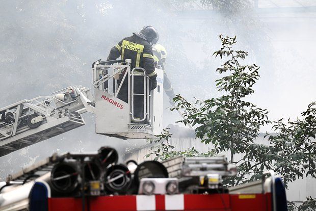 Во Владимирской области локализовали пожар после атаки ВСУ на складской комплекс