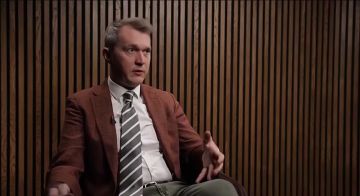 «Те, кто сознательно уклоняется от армии, должны быть ущемлены в политических правах, должны быть ущемлены в комфорте своего проживания, у них должны быть заблокированы счета. Они должны понимать, что их решение сидеть дома...