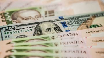На Украине растут цены на АЗС и курс доллара