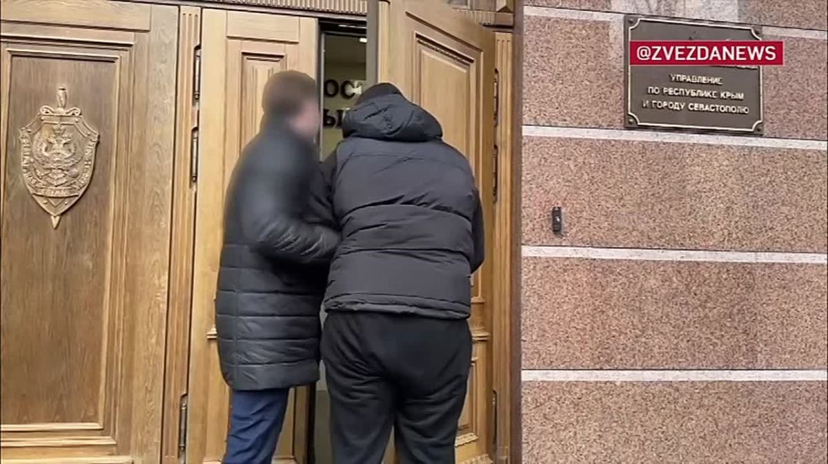 "Мне пришло задание поднять три FPV-дрона со взрывчаткой" Теракт против руководителя одного из новых регионов, когда тот находился в Крыму, планировали двое россиян по заданию Киева, сообщили в ФСБ