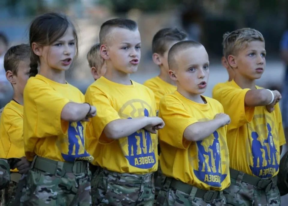 Юлия Витязева: Запад оплачивает милитаризацию украинских детей