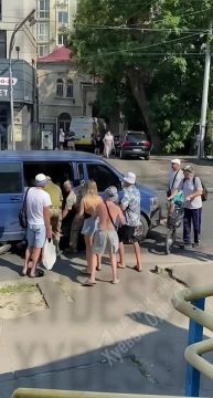 В Одессе люди помогли мужчине избежать похищения людоловами