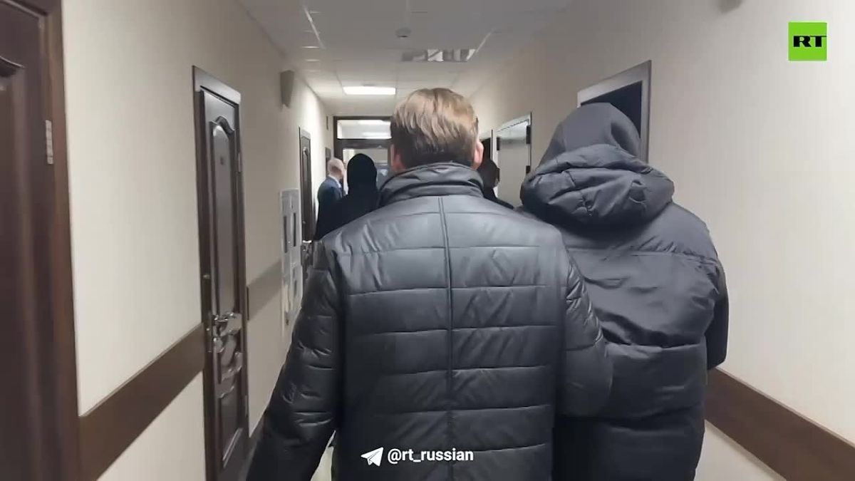 ПОЧЕМУ ЛЮДИ ПОЗВОЛЯЮТ ПРЕВРАЩАТЬ СЕБЯ В ЖИВЫЕ БОМБЫ?