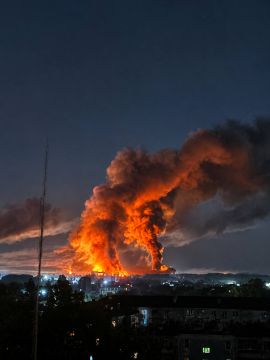 Ночной Киев. Ракетно-дроновый удар был нанесён минимум по четырём объектам