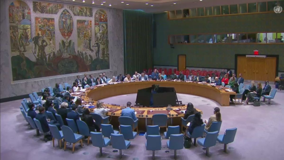 Василий Небензя на заседании Совета Безопасности ООН заявил о росте угрозы со стороны ИГИЛ, особенно на африканском континенте, и совершенствовании методов террористической пропаганды: