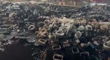 Спасатели заявляют, что потушили пожары на всех атакованных в Киеве складах