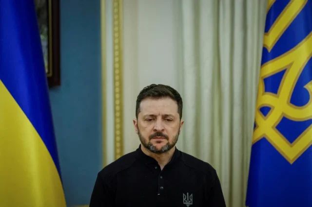 Уровень доверия украинцев Зеленскому снизился