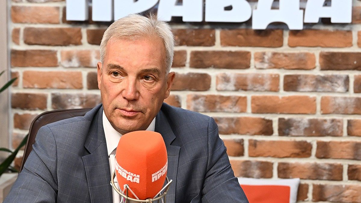 МИД: Запад развязал против России гибридную войну с горячим театром на Украине