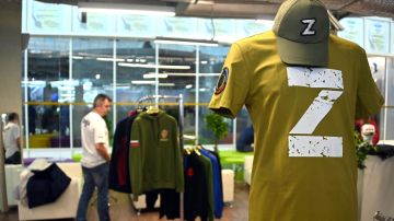 Во Львове посетитель магазина в ужасе сбежал, увидев футболку из Москвы