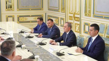 Зеленский - поблагодарил Азербайджан за помощь Украине: