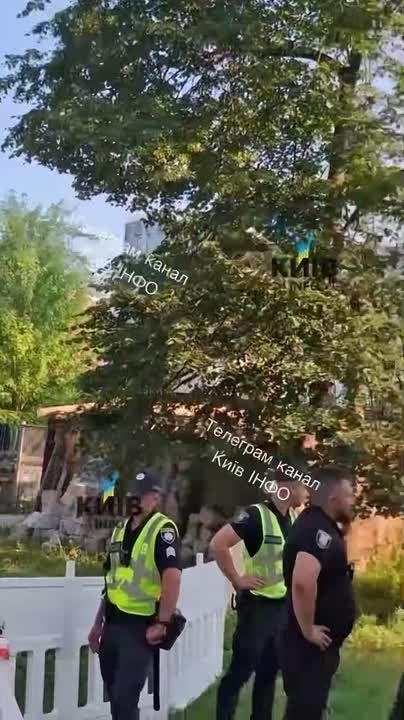 В то время, когда людоловы хватают на улицах последних оставшихся в живых украинских мужиков, в силовых структурах Украины «не покладая рук» трудятся сотни, если не тысячи мордоворотов