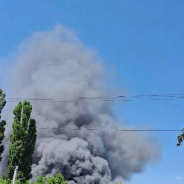 В Павлограде прилет. Дым поднимается на месте взрыва