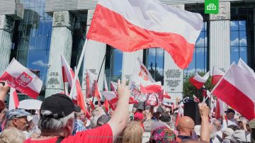 У поляков наступил предел терпения: оппозиционные силы готовят законопроект о депортации безработных украинцев