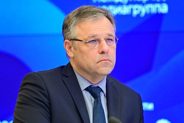 Мирошник: Россия ведет боевые действия с военными, а Украина вредит мирному населению